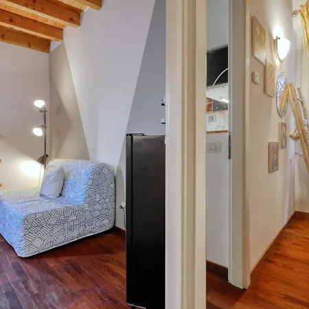 Apartment Joivy Welcoming Flat With Balcony Next To Naviglio Grande *