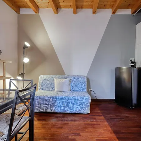 Apartment Joivy Welcoming Flat With Balcony Next To Naviglio Grande Milan